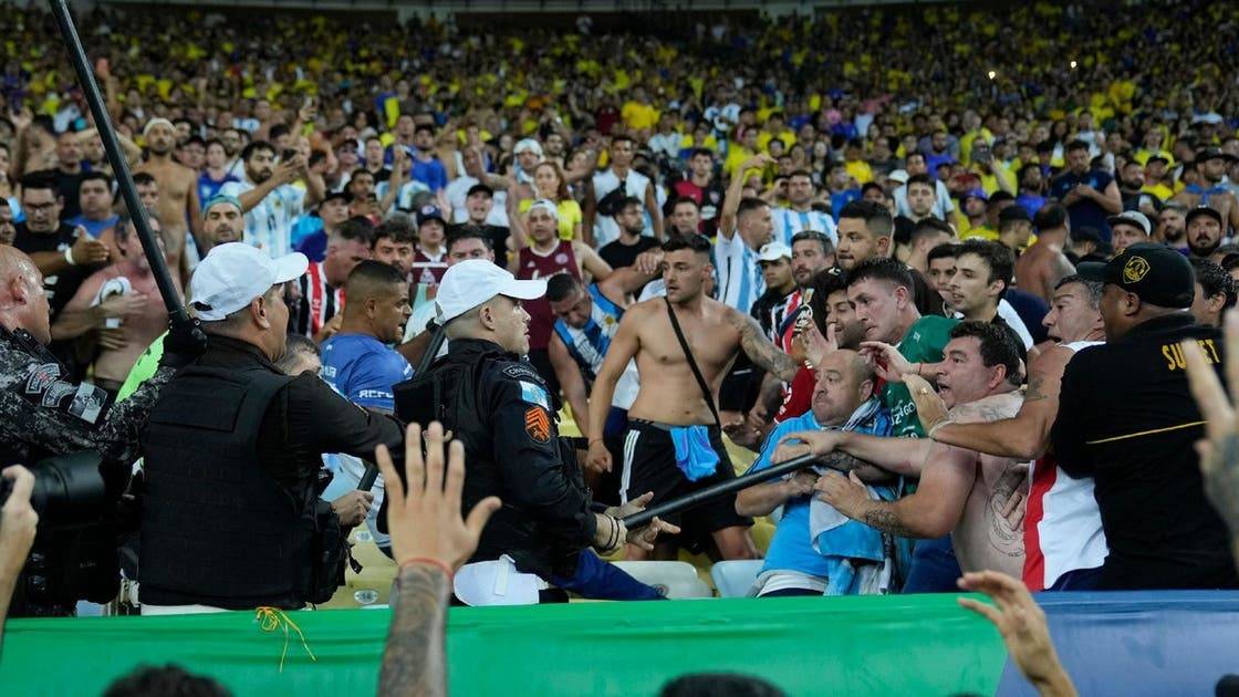 "لا مكان لها في رياضتنا"... إنفانتينو يدين أعمال العنف خلال مبارة "السوبر كلاسيكو"