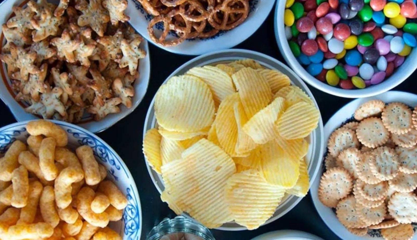 طبيب يحذر من نوعية أطعمة تتسبب بسرطان في الأمعاء