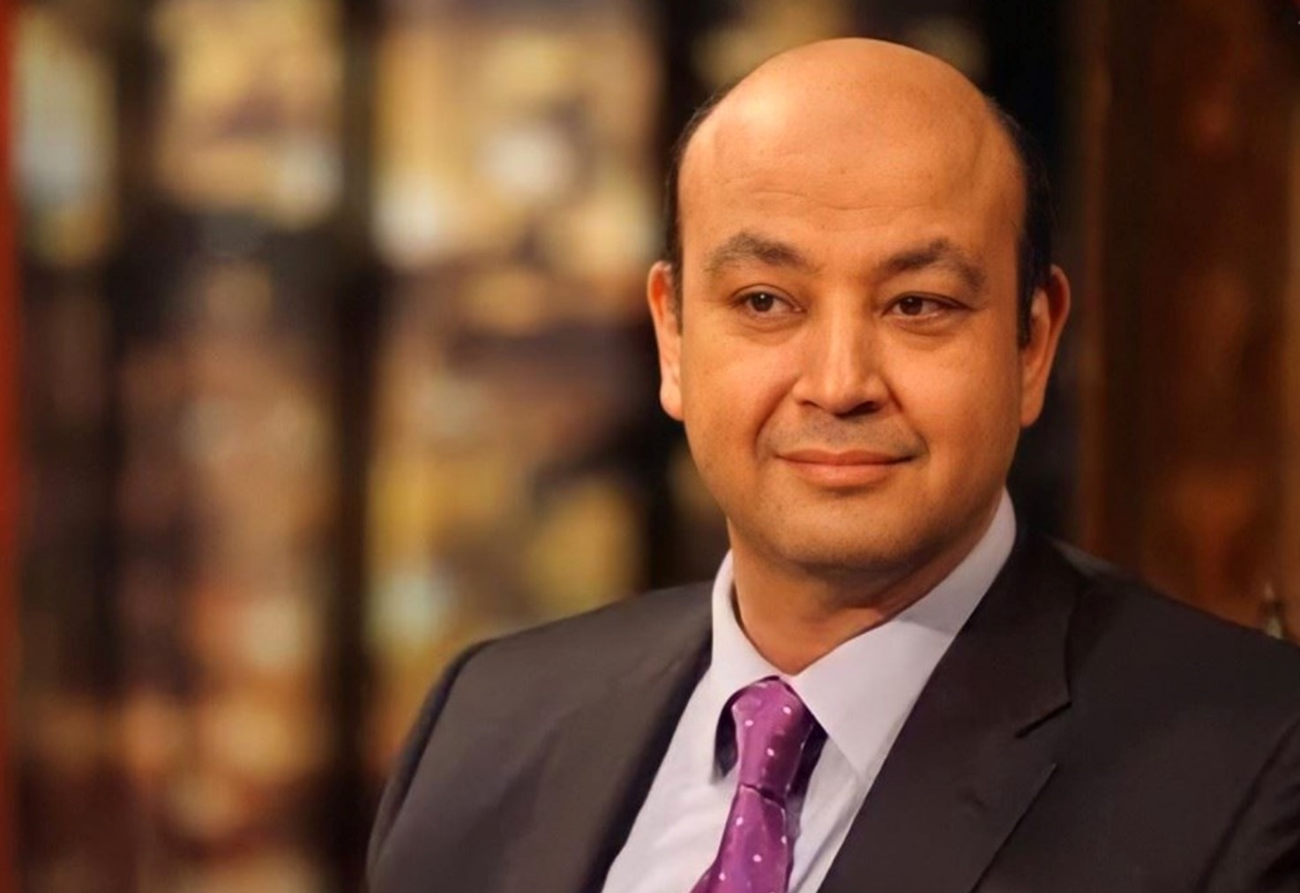 عمرو أديب سعيدٌ وفخورٌ في حفل زفاف نجله… وهذه نصيحته الى ضيوفه