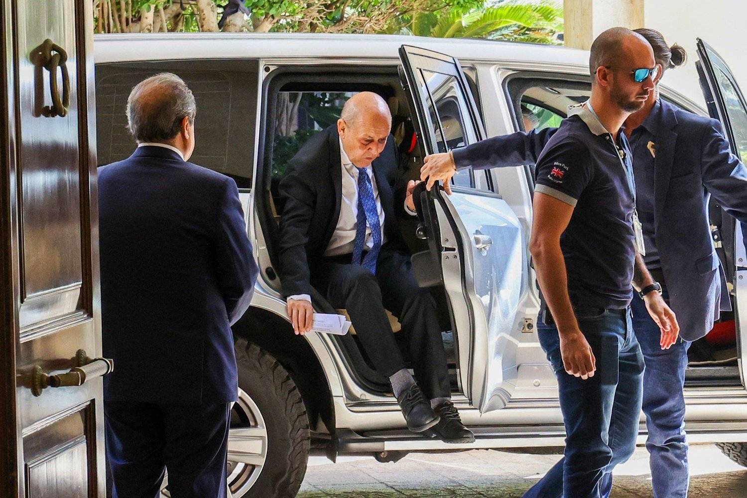 لودريان قريباً في بيروت حاملاً نداءً أخيراً
وتشديداً صارماً لإنتخاب رئيس وإلاّ !