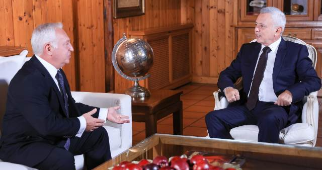 فرنجيه بحث مع سفير أرمينيا
التطوّرات في لبنان وفلسطين