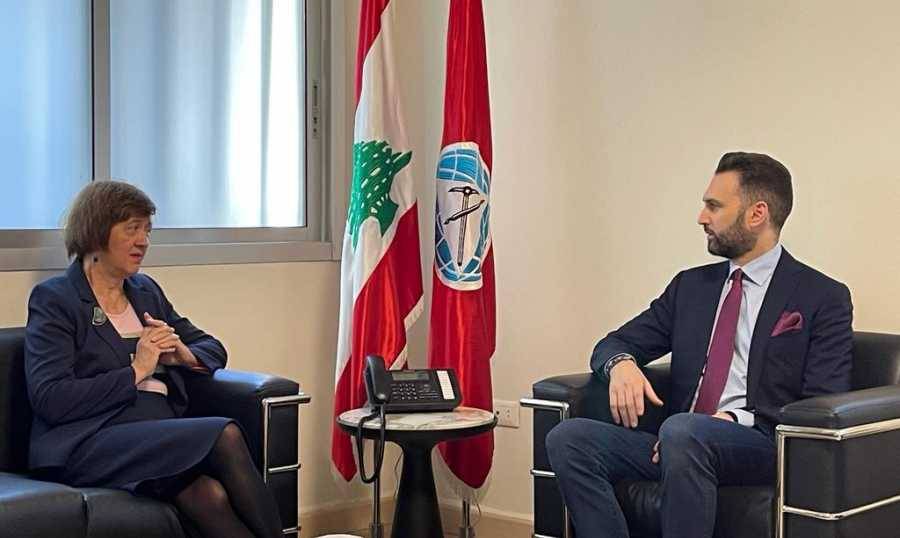 فرونتسكا عرضت الأوضاع
مع قائد الجيش وتيمور جنبلاط
