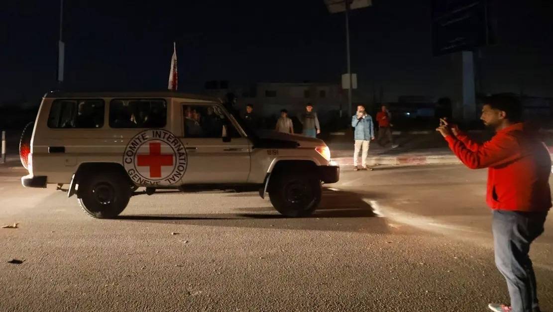"سنعمل على تمديد الهدنة"... حماس: الإفراج عن العسكريين مرتبط بالإفراج عن كل الأسرى الفلسطينيين وإنهاء الحصار