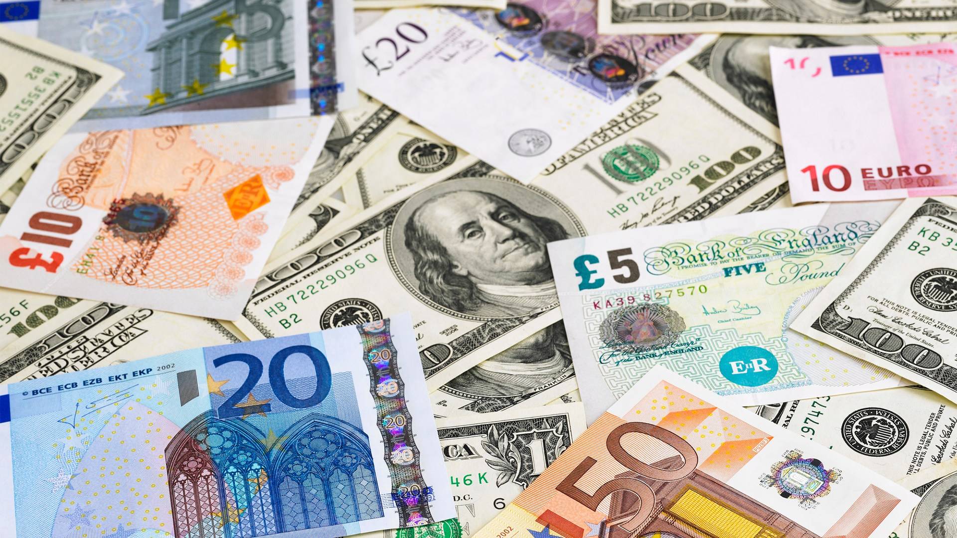 الدولار في أدنى مستوى له منذ آب... وإتجاه لتسجيله أكبر خسارة شهرية في عام