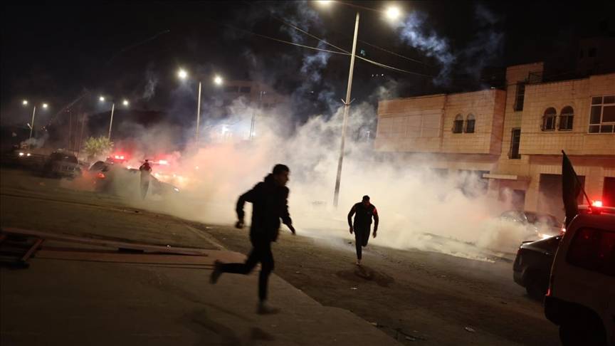 إصابة 21 فلسطينياً في الضفة الغربية خلال مواجهات مع قوات الاحتلال