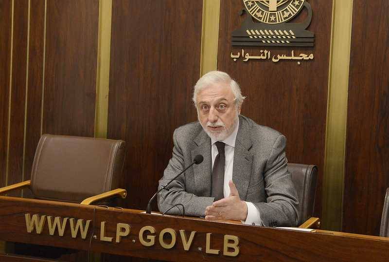 الصمد: لتعيين جديد أو تمديد
لقائد الجيش وكافة الضباط