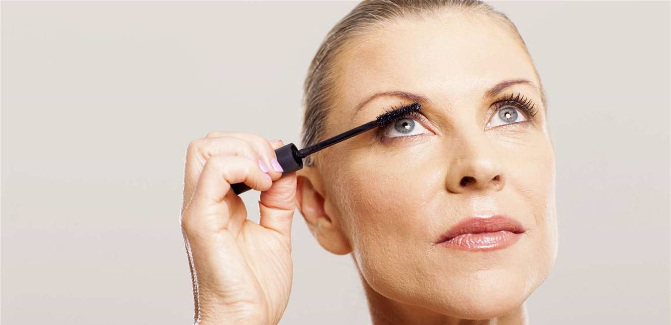 هل تخطّيت سنّ الأربعين؟ لا بدّ لك من إتقان خطوات المكياج هذه!
