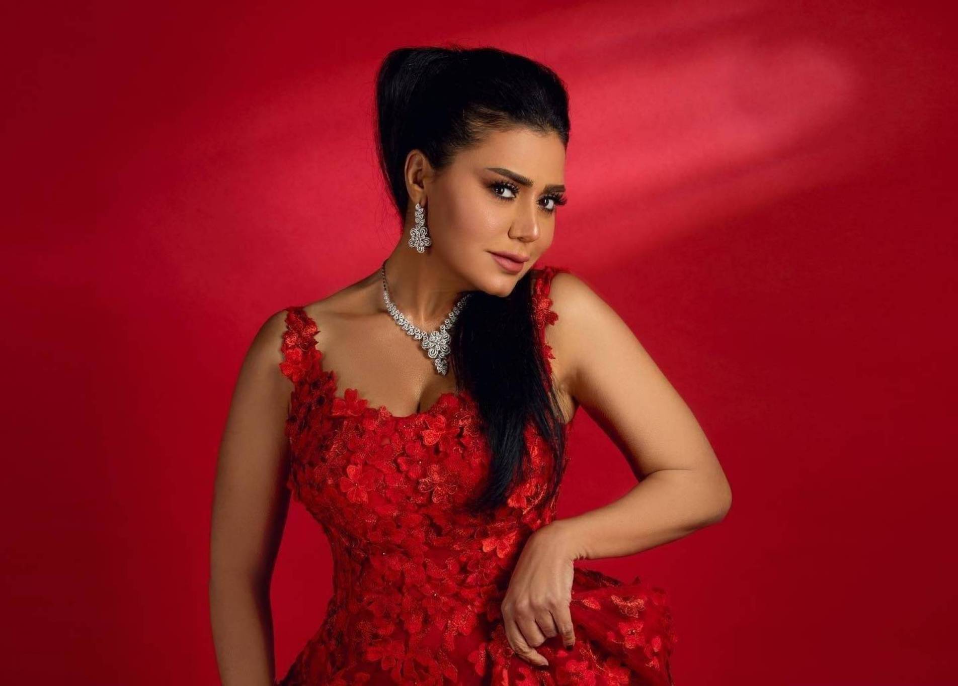 رانيا يوسف تكشف عن غيرة أحد الفنانين منها وما فعله معها