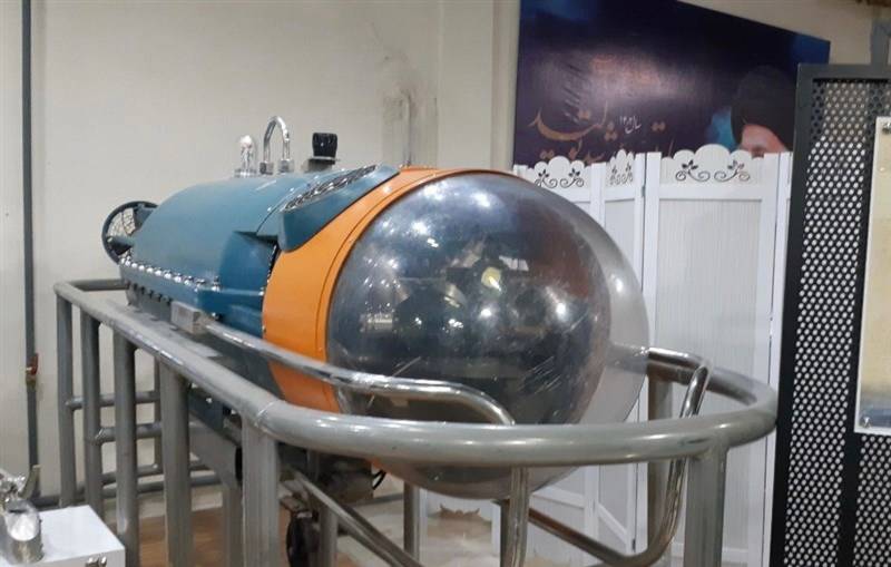 إيران تكشف عن طائرة وغواصة مسيّرتين