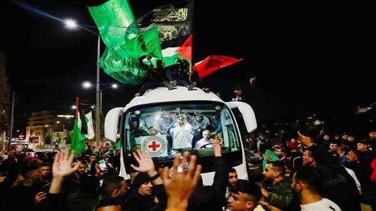 رئيس هيئة شؤون الأسرى: سيُفرج عن 30 أسيرةً وأسيراً اليوم