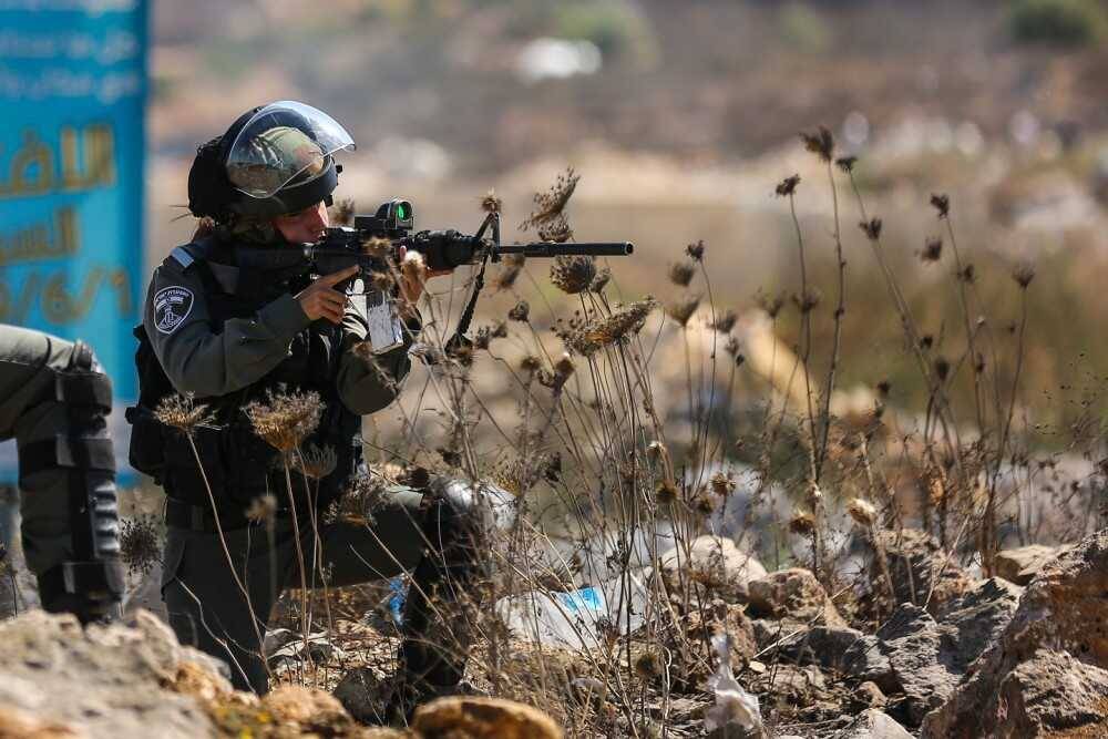 الإحتلال يقتحم منزل منفذي عملية إطلاق النار في القدس