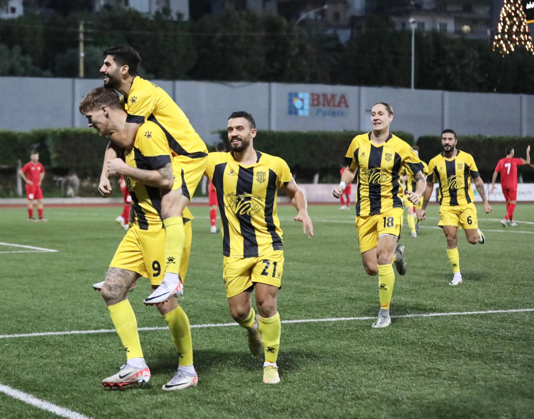 العهد يطارد النجمة والأنصار يضمن مقعده في سداسية البطل