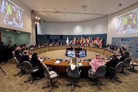 السعودية وكبار منتجي أوبك+ يعلنون خفضا إضافيا لإنتاج النفط