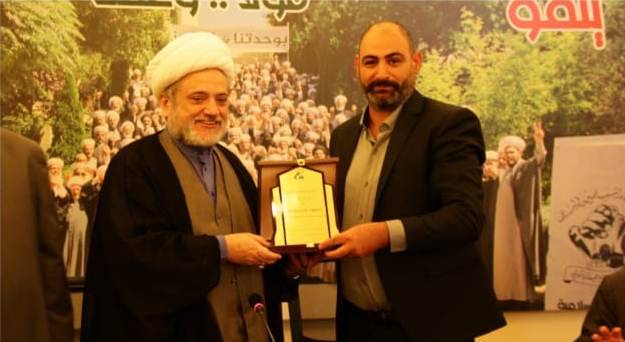 تسلّم من موقع "صدى الضاحية" درعاً تكريمياً
الشيخ عبد الله: نحن لا نحتاج الى السبق
الصحفي بقدر ما نحتاج الى الحقيقة