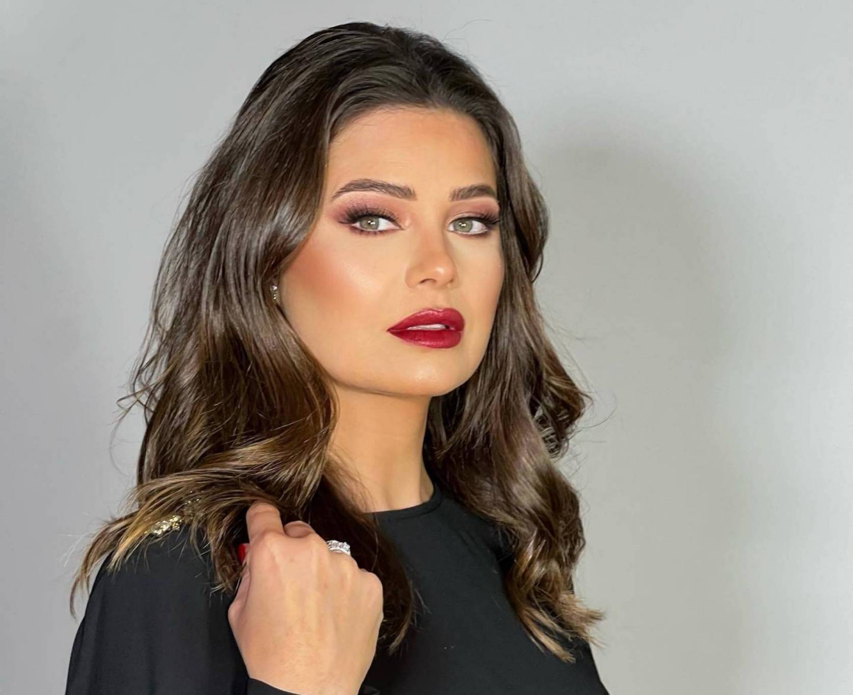 يسرا اللوزي تتبرع بإيراد عرضها المسرحي الجديد