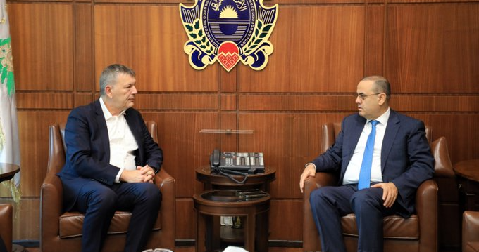 لازاريني زار بري والبيسري ودبور
عارضاً أوضاع اللاجئيين الفلسطينيين