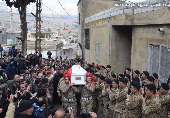 شمسطار شيّعت شهيد الجيش عبدالكريم المقداد
العميد الحلبي: واجبنا الدفاع عن وطننا مهما غلت التضحيات