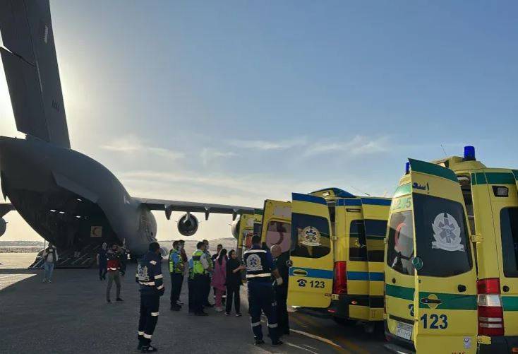 وصول أول مجموعة من الجرحى الفلسطينيين من قطاع غزة للعلاج في الدوحة