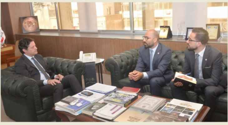 مكاري بحث مع وفد من الجيش وتيننتي
والصليب الأحمر حماية المراسلين الصحافيين جنوباً