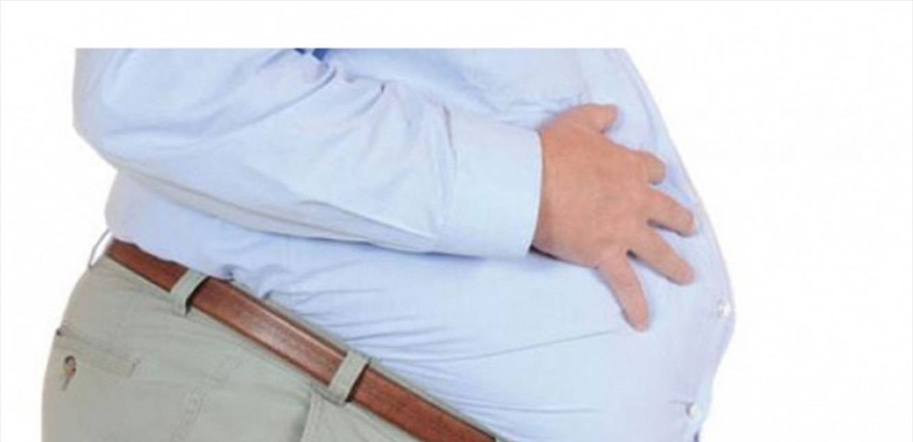ممثل معروف يسخر من "كرشه": شكلي حامل!