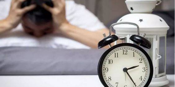 متى يُوصى باستخدام أدوية النوم لعلاج الأرق؟
