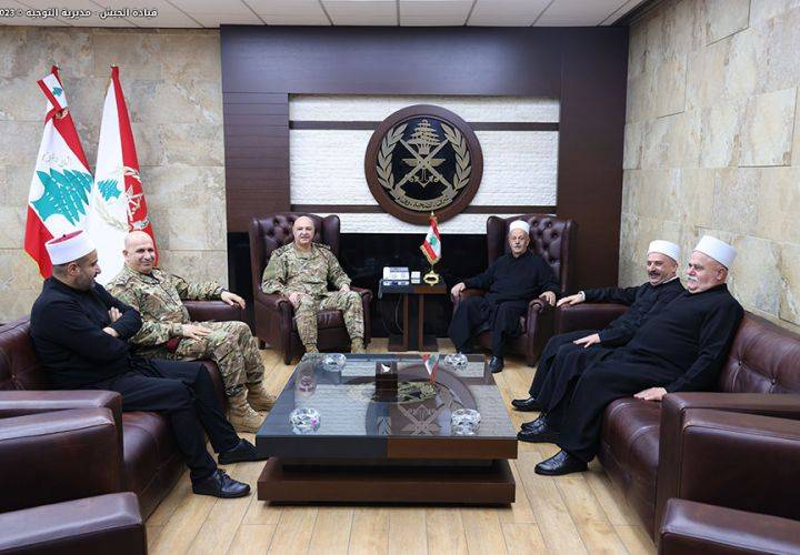 مشايخ دروز عزوه باستشهاد الرقيب المقداد
قائد الجيش بحث مع رئيس أركان
الدفاع الإسباني الوضع عند الحدود