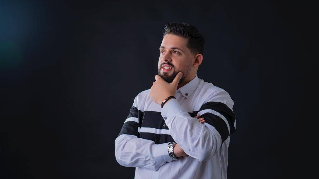 شربل فهمي يرنّم 