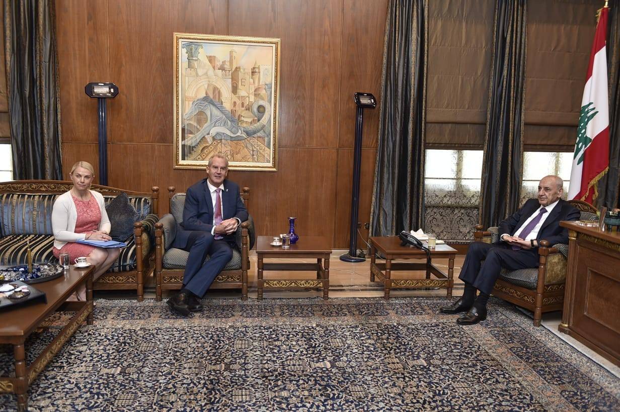 ترأس اجتماعاً لهيئة المجلس... وجلسة تشريعيّة الخميس
بري تابع الأوضاع مع سفير أوستراليا
الياس المرّ: تعديل 1701 يعني نسفه وهذا خطر