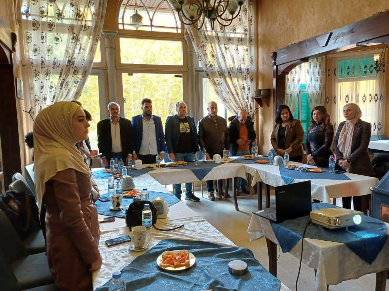 طاولة مستديرة بعنوان "بين القوانين والصلاحيات البلدية.. كيف نحمي الحقوق الاقتصادية للعاملات والعاملين في القطاع الهامشي"؟