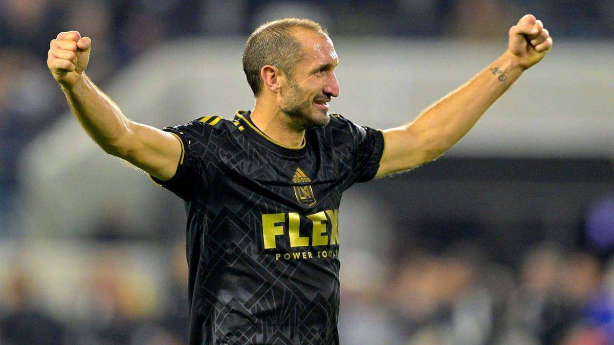 جيورجيو كيليني ينهي مسيرته الأسطورية بقرار مفاجىء