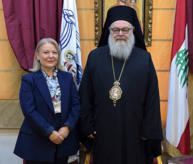 اليازجي عرض العلاقات
مع سفيرة اليونان