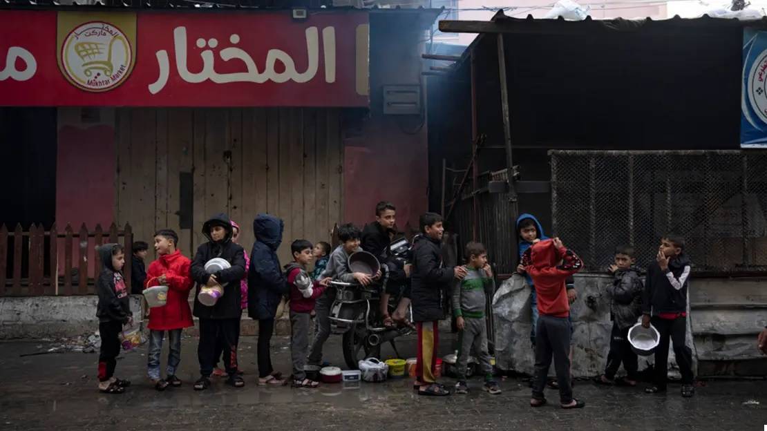 الجوع يتفشى بغزة.. وأعداد القتلى والمصابين ترتفع يومياً