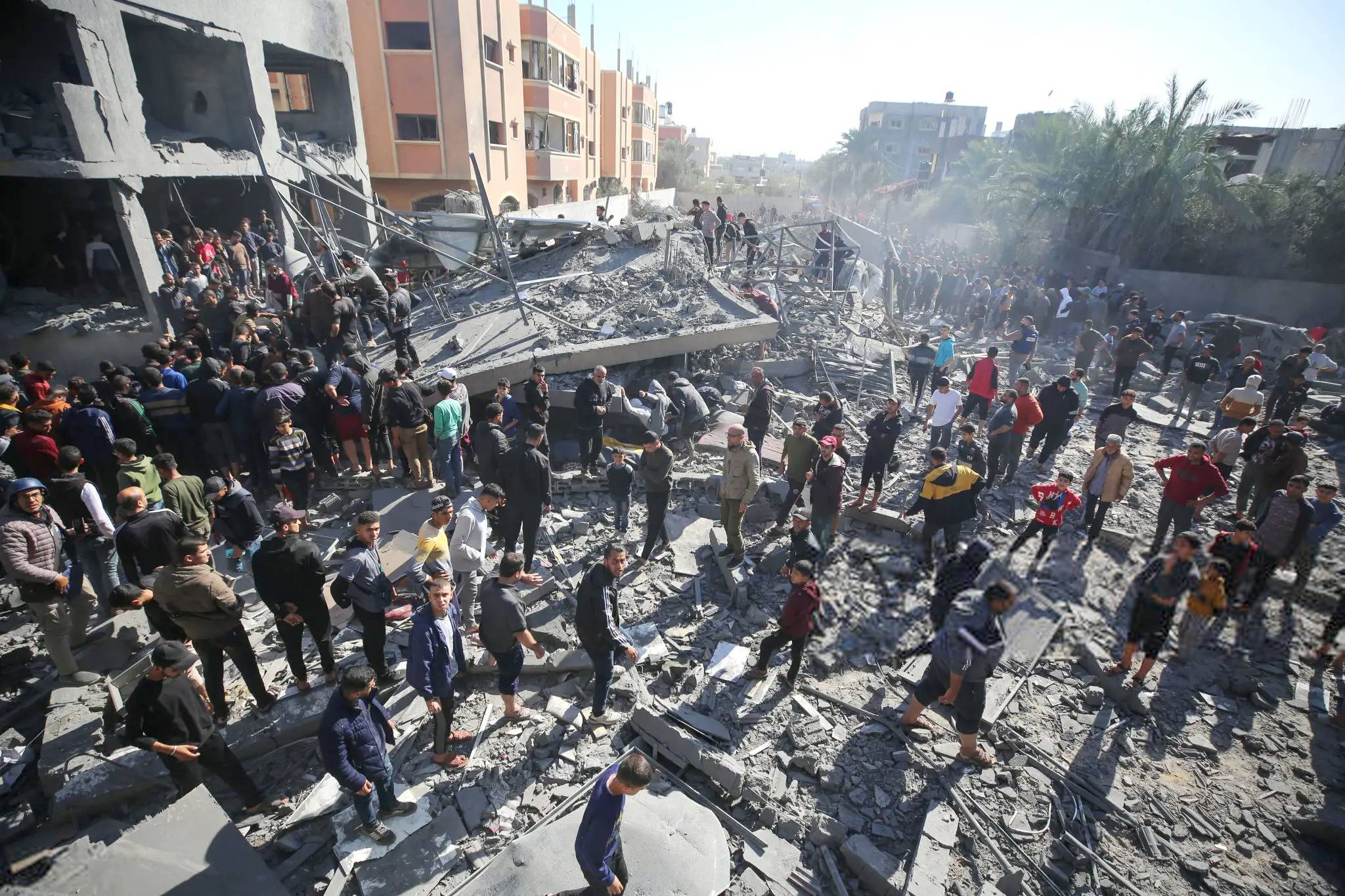 إضراب شامل يعمّ العالم تضامناً مع غزة... بوريل: لن نقبل بسيطرة «إسرائيل» على القطاع
الإحتلال يعترف بمزيد من الخسائر... لبيد: نتنياهو فقد ثقة غالبيّة الشعب والعالم