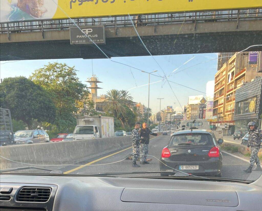 جثة وزحمة سير خانقة... ماذا حصل على أوتوستراد الكسليك؟