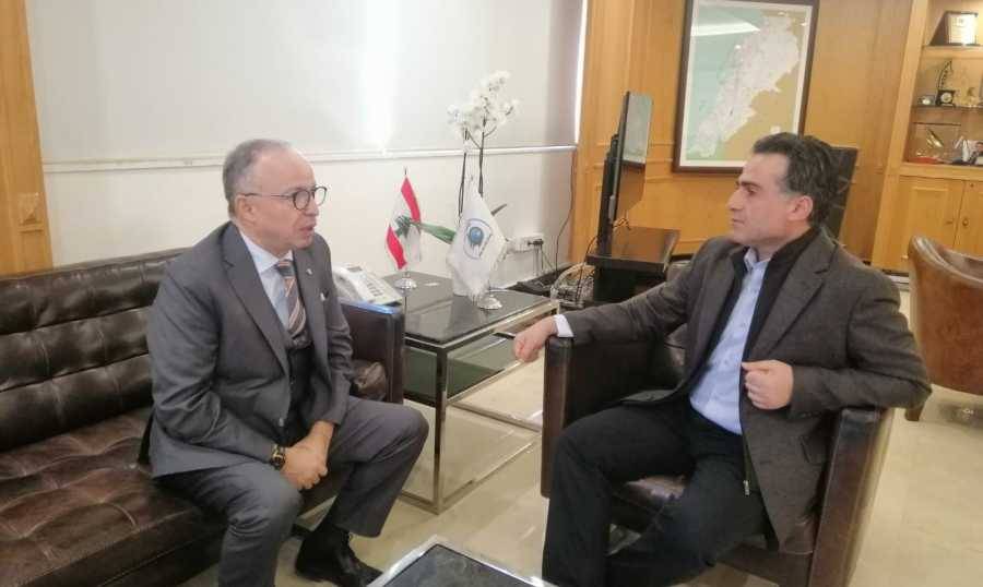 حمية يعرض مع سفير الجزائر

تفعيل العلاقات المشتركة