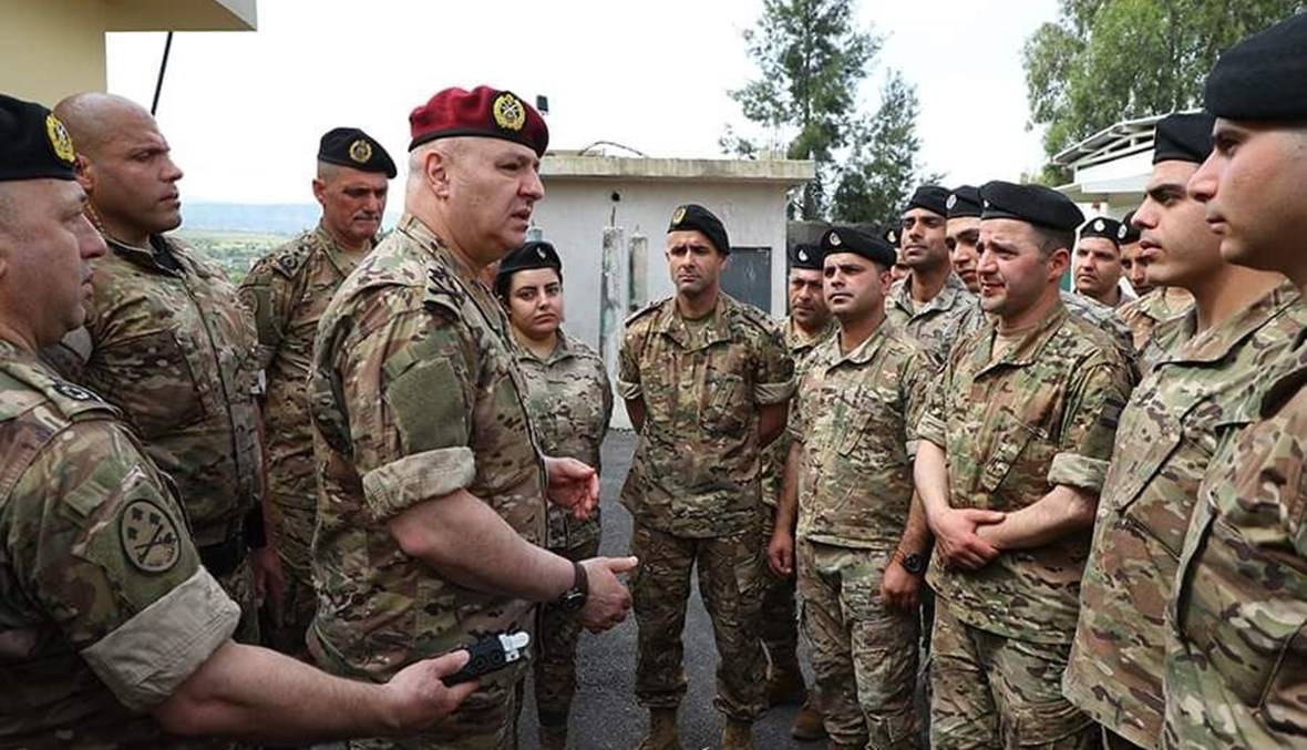 وزير الدفاع يحبط "مؤامرة" رئيس الحكومة
