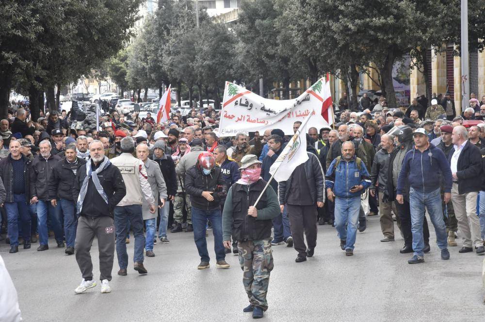 حراك العسكريين المتقاعدين: نرفض زيادة الاجور

المقترحة والتفريق بين القطاعات التوظيفية
