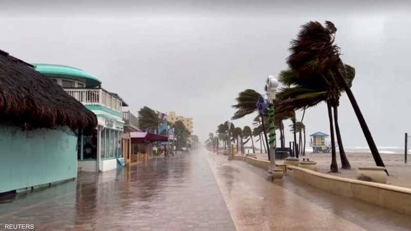 أمطار غزيرة تغرق شوارع فلوريدا وتحذيرات من فيضانات