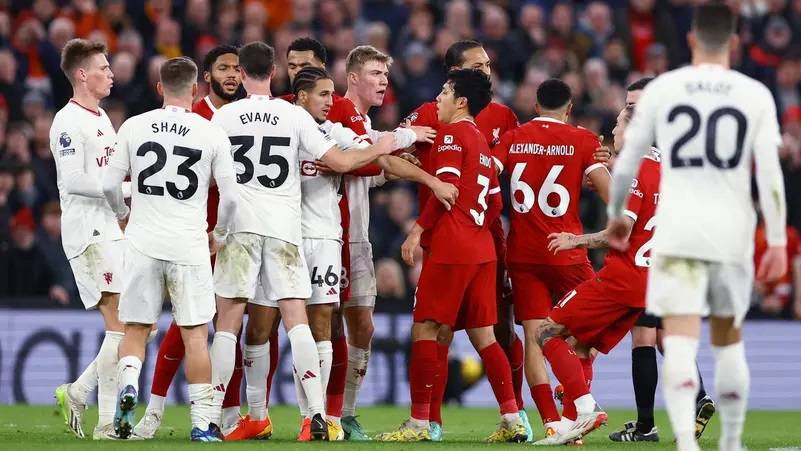 قمّة الدوري الإنكليزي تنتهي بالتعادل... يونايتد الجريح يوقف ليفربول ويهدي الصدارة للأرسنال