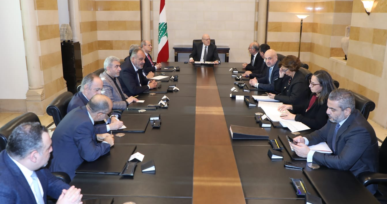 ميقاتي عرض الاوضاع الماليه وسبل انصاف العسكريين
وتابع "اعتماد العقد الثالث" لتوريد شحنات الفيول من العراق