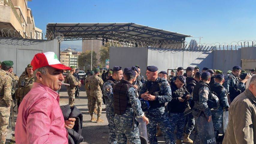 العسكريون المتقاعدون سيجددون اعتصامهم أمام السراي الحكومي غداً