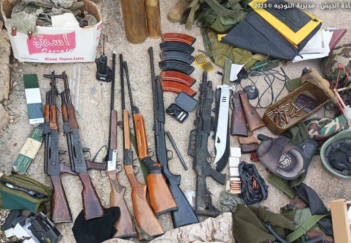 توقيف 3 مطلوبين وضبط أسلحة
وكميّة من المخدرات في حي الشراونة- بعلبك