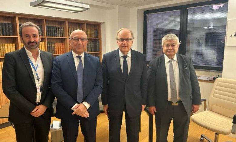 بخاش شرح لمسؤولين عن القطاع الطبي
الفرنسي آليّة العمل في نقابة أطباء لبنان