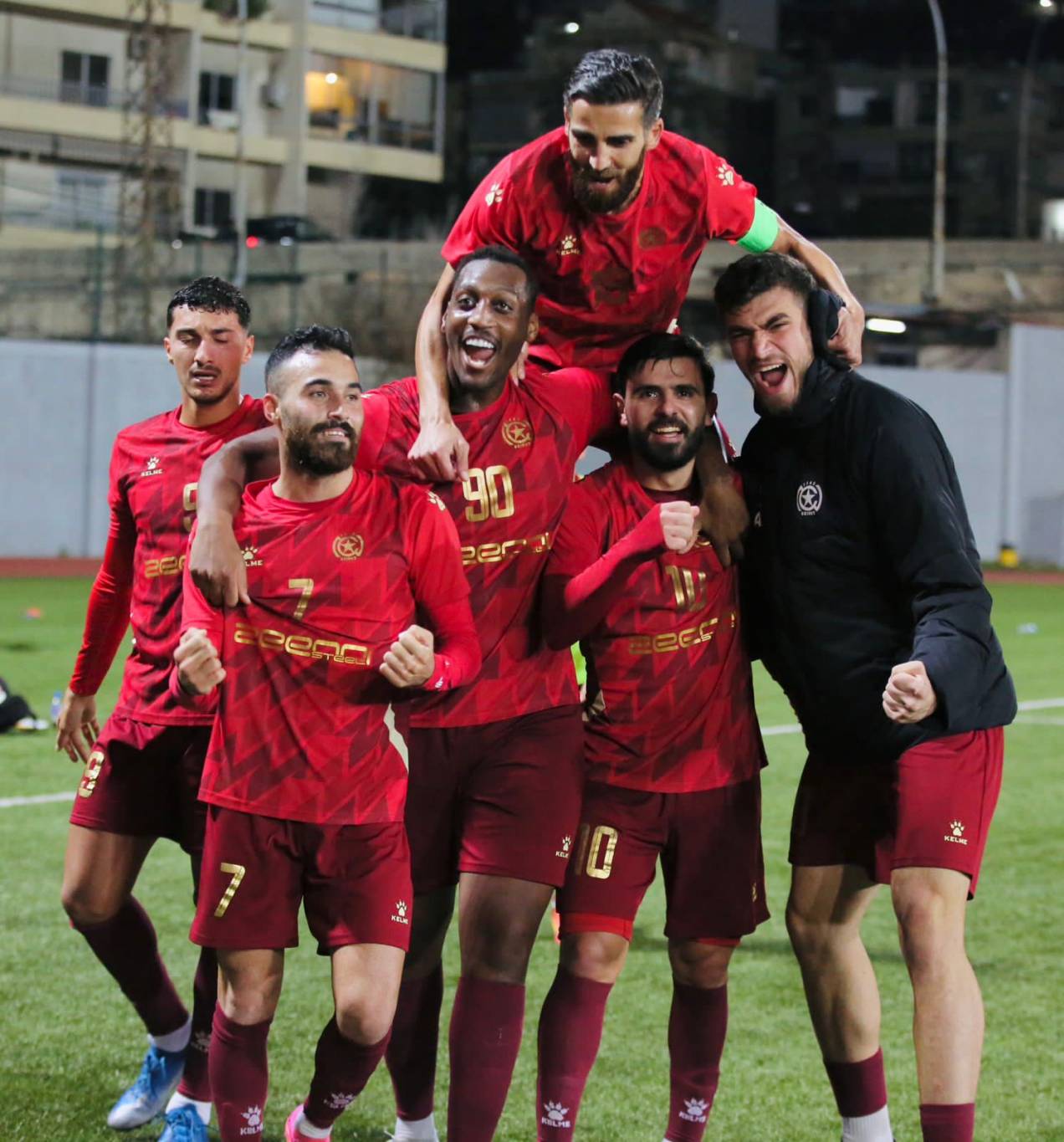 النجمة يستعيد الصدارة من العهد