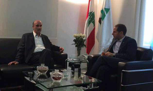 التمديد لقائد الجيش جنّب الطلاق بين 