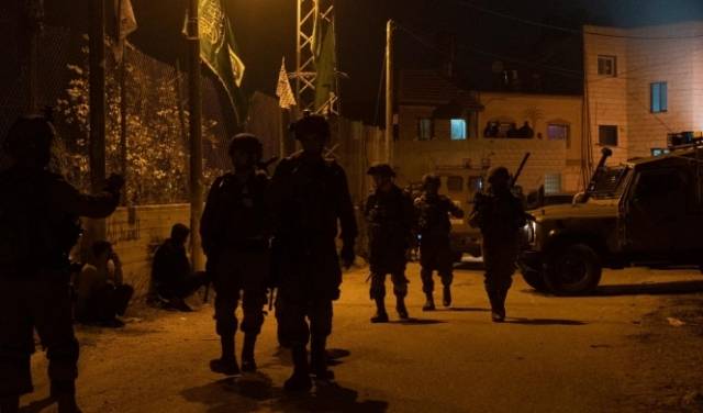 الإحتلال إعتقل 25 فلسطينيا بالضفة الليلة الماضية