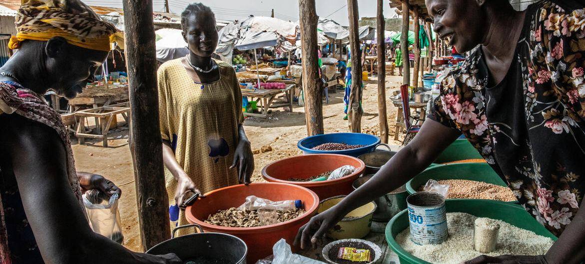 برنامج الأغذية العالمي يعلّق المساعدات لبعض مناطق السودان