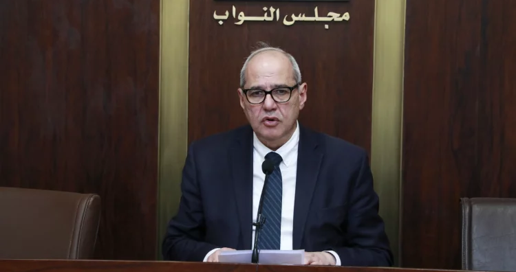 خلف: لتكن هدية الميلاد للبنانيين
الحضور الى المجلس وانتخاب رئيس