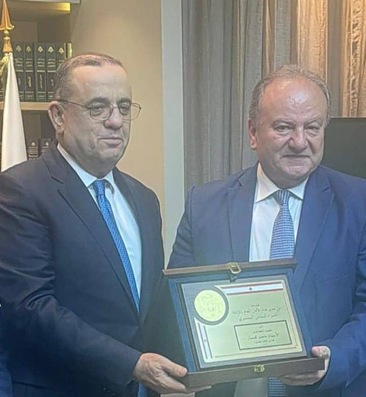 كسبار تسلّم درعاً تقديريّة عربون
شكر وتقدير لدوره الوطني والنقابي