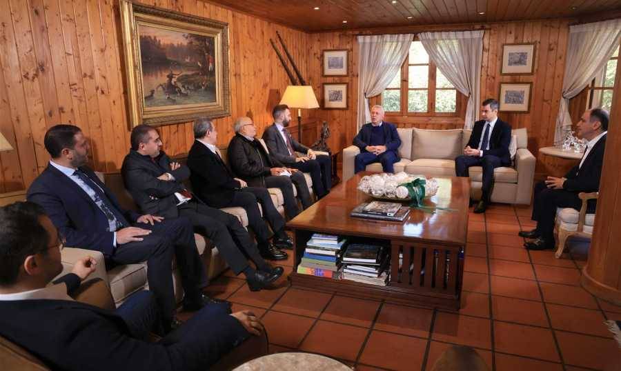 جنبلاط في بنشعي على رأس وفد من "الإشتراكي"
فرنجيه: لا خروج للبنان من النفق من دون التواصل